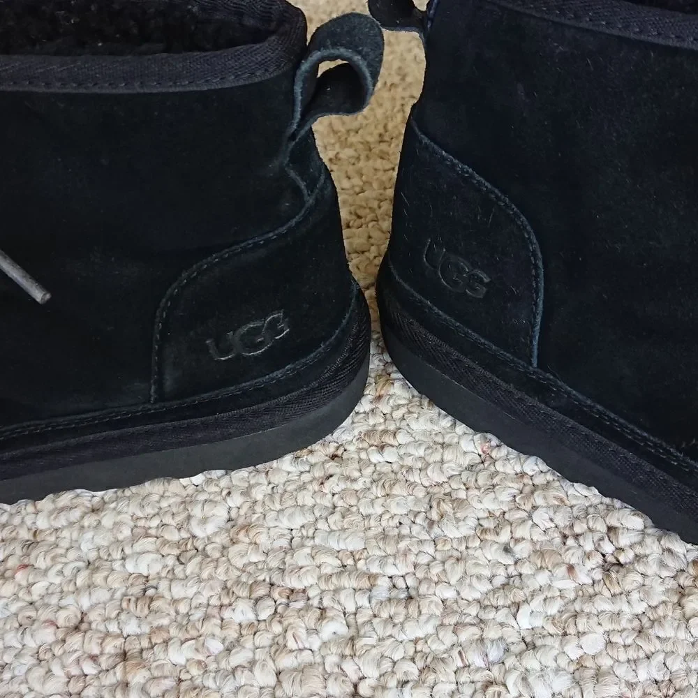 Ugg Classic Neumel Boots in black size 6